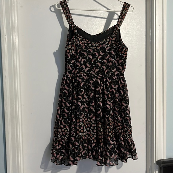 Lauren Conrad flowy, flower dress - Picture 5 of 6